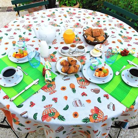 Bed and Breakfast Au bord de l'eau à Pessac-sur-Dordogne Extérieur photo